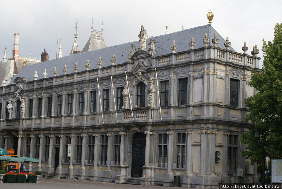 Резиденция прево XVII века в стиле барокко Брюгге, Бельгия