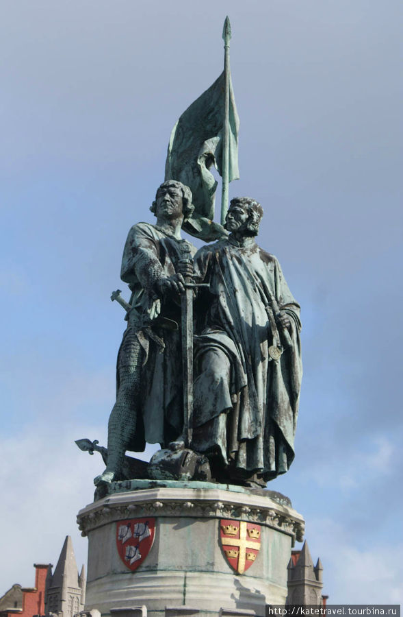 Гроте Маркт. Памятник борца за свободу против Франции — Яну Брейделю и Питеру де Конинку Брюгге, Бельгия