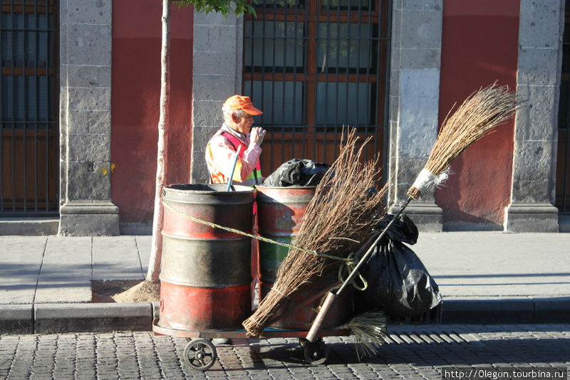 Утренняя чистка города Мексика