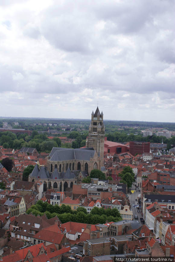 Вид с Белфорда на Кафедральный собор Христа Спасителя Брюгге, Бельгия
