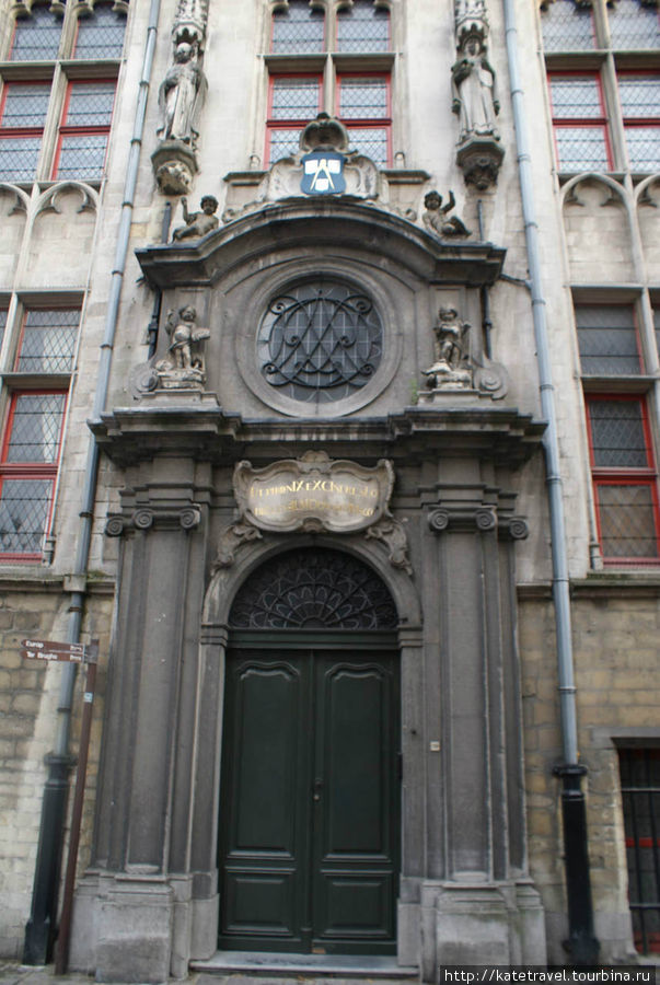 Вход в Гражданскую ложу Брюгге, Бельгия