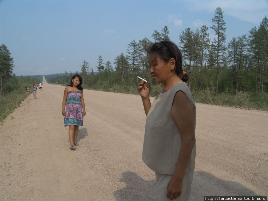А эта сама Дуня с дочкой на заднем плане Нерюнгри, Россия