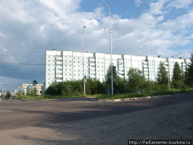 Город застроен вот такими однообразными многоэтажными кепедешками Нерюнгри, Россия