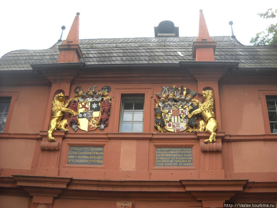 Звери и гербы Дармштадт, Германия