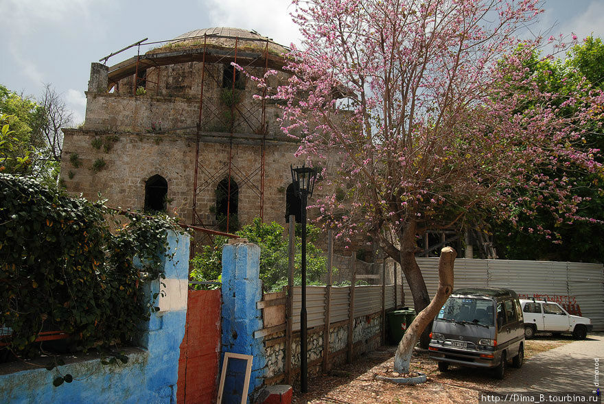 Реставрируется старое турецкое сооружение. Родос, остров Родос, Греция