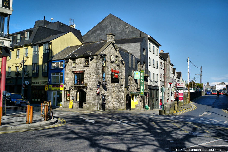 Pub Porterhouse напротив жд станции Голуэй, Ирландия