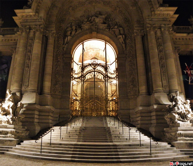 Вход в один из Дворцов Париж, Франция