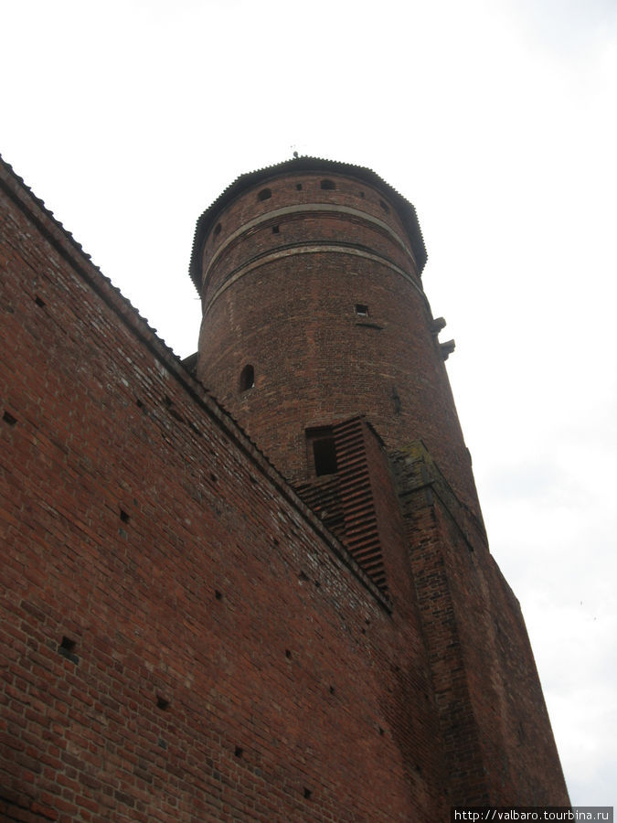 Ольштын в дождливый день: Замок Ольштын, Польша