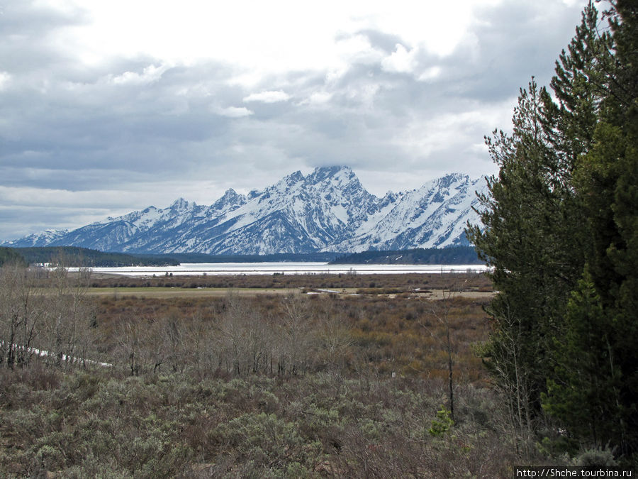 Озеро Jackson и горная гряда Teton, 120 км по пути в Джексон Национальный парк Гранд Тетон, CША