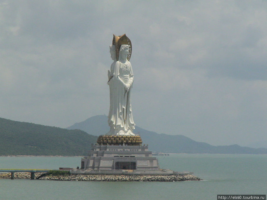 Очень высокая статуя.. Санья, Китай
