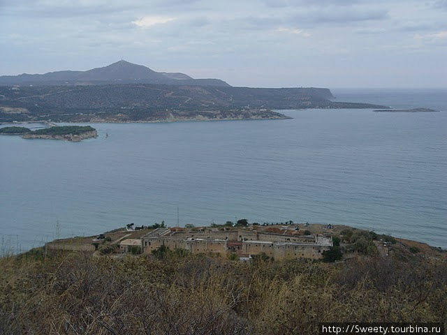 вид с крепости Аптера вниз на море и дорогу (между Ретимно и Ханией) Остров Крит, Греция