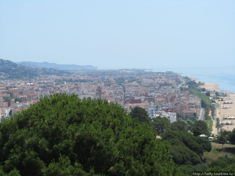 Панорама города с горы, не такой уж он и маленький:) Калелья, Испания