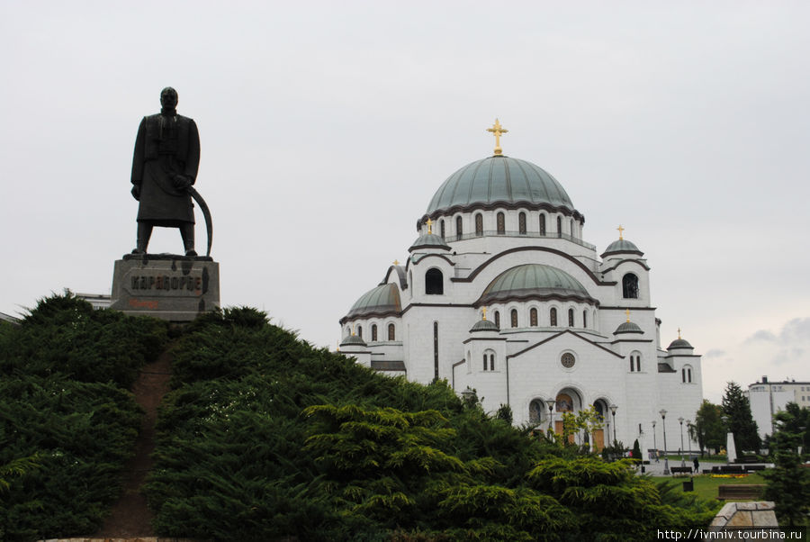 собор Св.Саввы и памятник основателю королевской династии Карагеоргиевичей Белград, Сербия