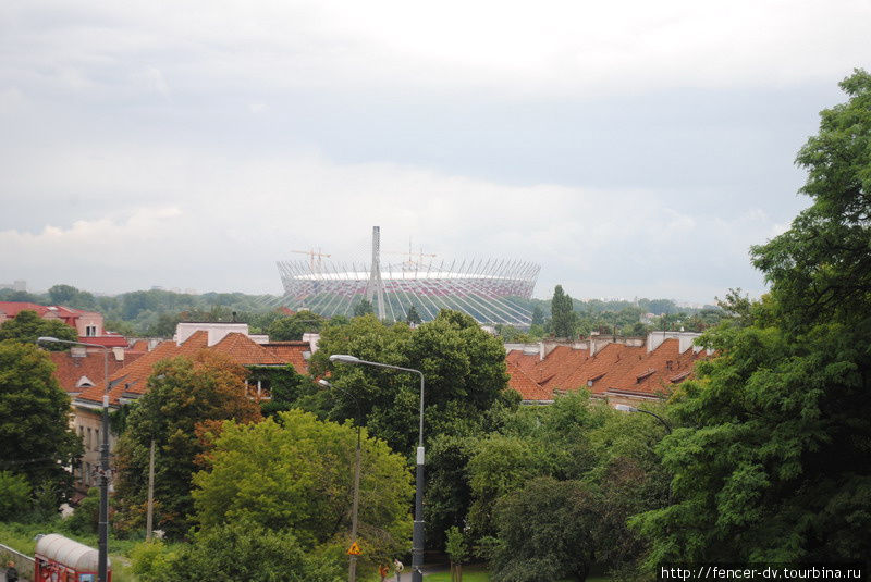 Стадион виден даже от стен королевского замка Варшава, Польша