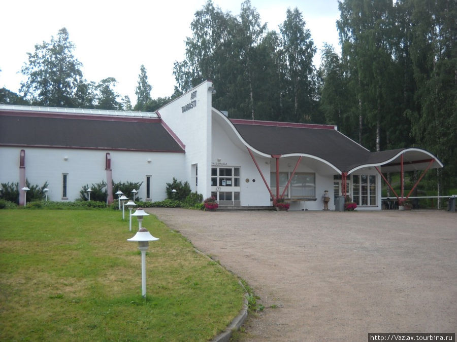 Главное здание — в нём проходят выставки Настола, Финляндия