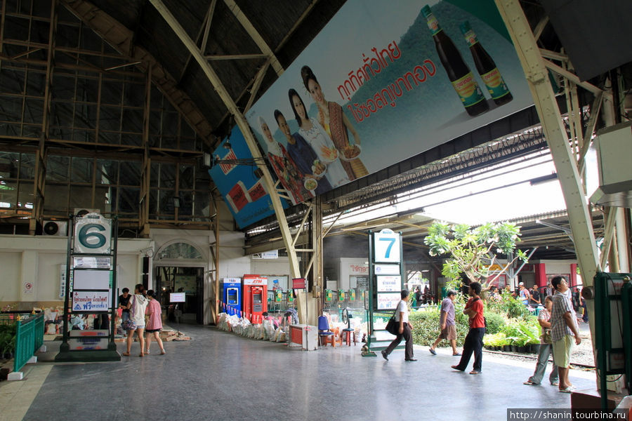 Вход на платформу в Бангкоке Аюттхая, Таиланд