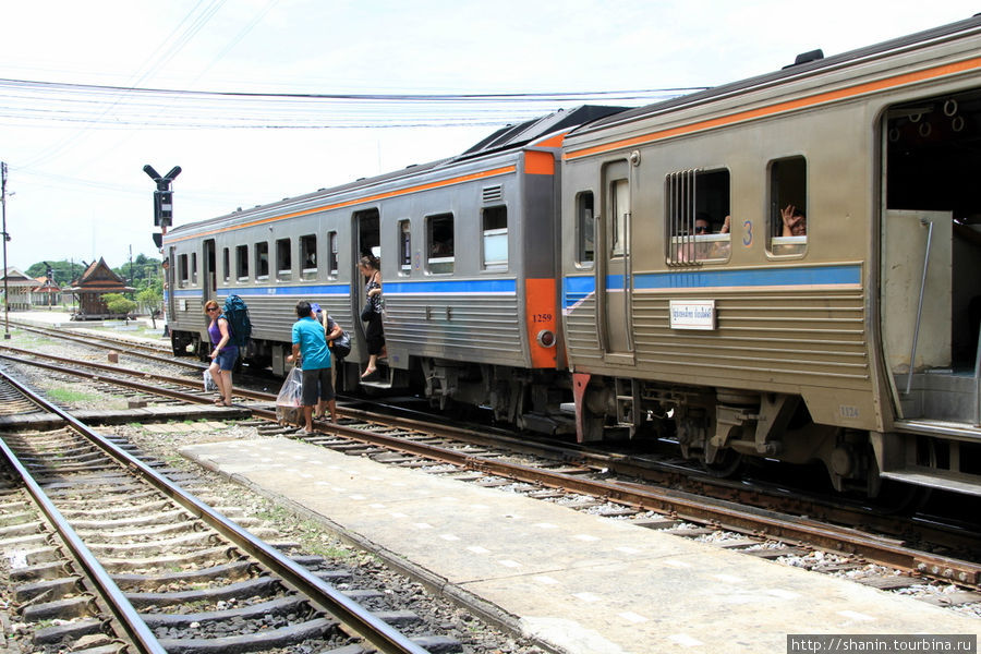 Поезд Аюттхая, Таиланд