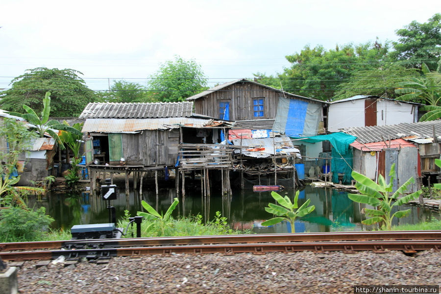 Жизнь у железной дороги Аюттхая, Таиланд