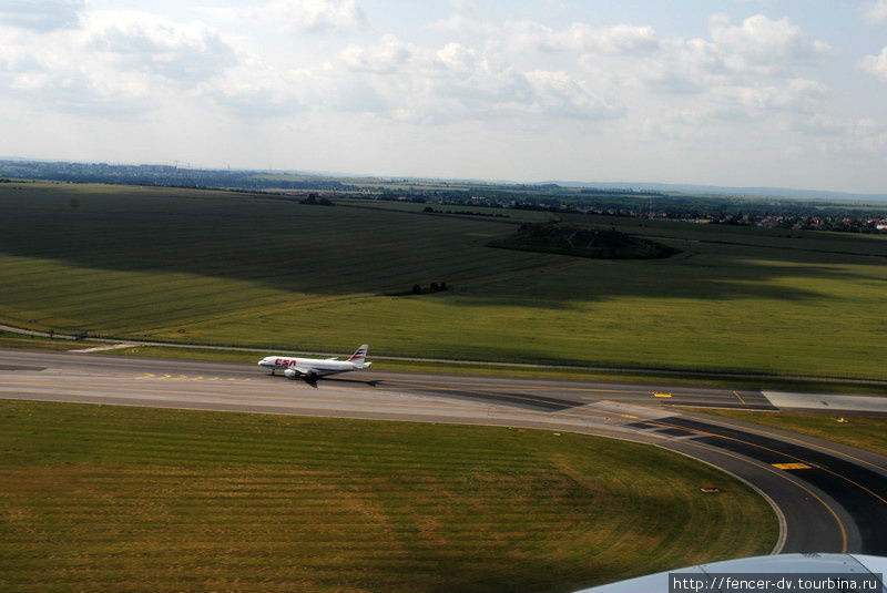 Взлетая из аэропорта Рузине Прага, Чехия
