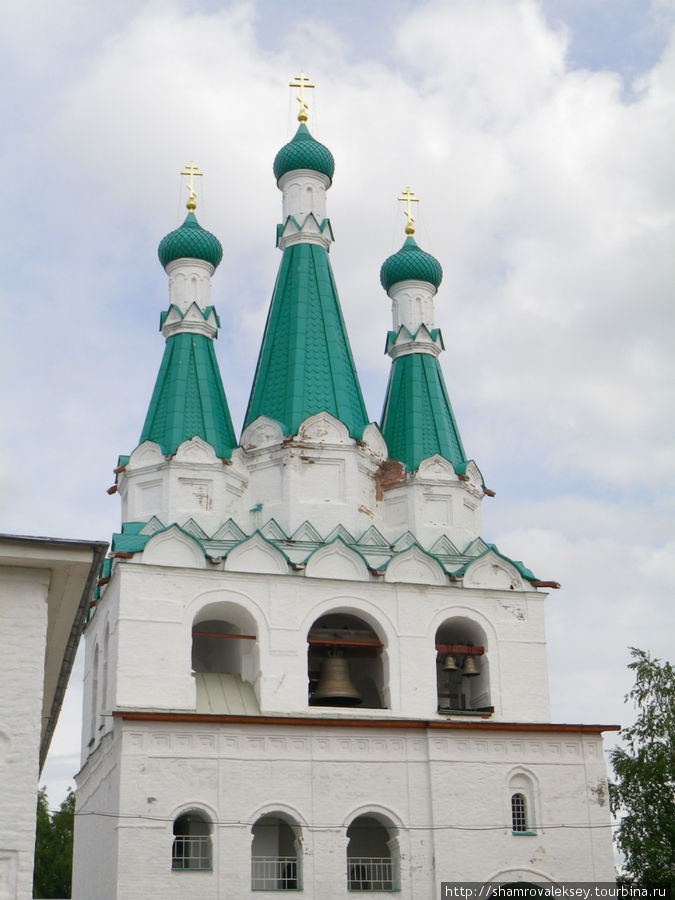 Звонница монастыря Лодейное Поле, Россия
