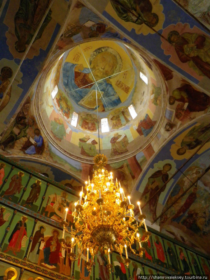 Самовостанавливающиеся фрески собора, центральный купол Лодейное Поле, Россия