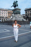 Памятник Витторио Эммануэлю в центре Милана на пьяцца дель Дуомо