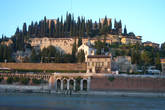 Знаменитый древнеримский амфитеатр Вероны, где проходит крупнейший в Италии оперный фестиваль.