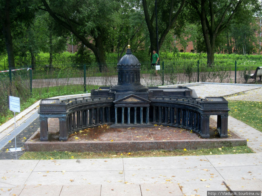 Вот почему не сделать было газон с фонтаном перед Казанским? Ну и т.д. Санкт-Петербург, Россия