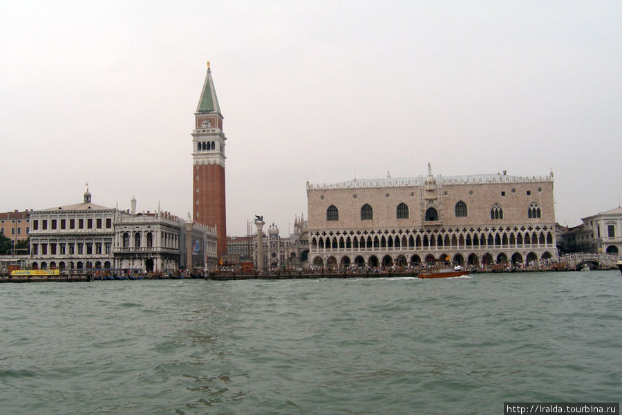 «Визитная карточка» Венеции — Дворец дожей Венеция, Италия