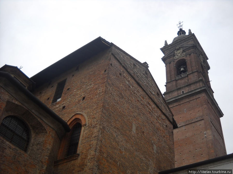 Основное здание и колокольня Монца, Италия