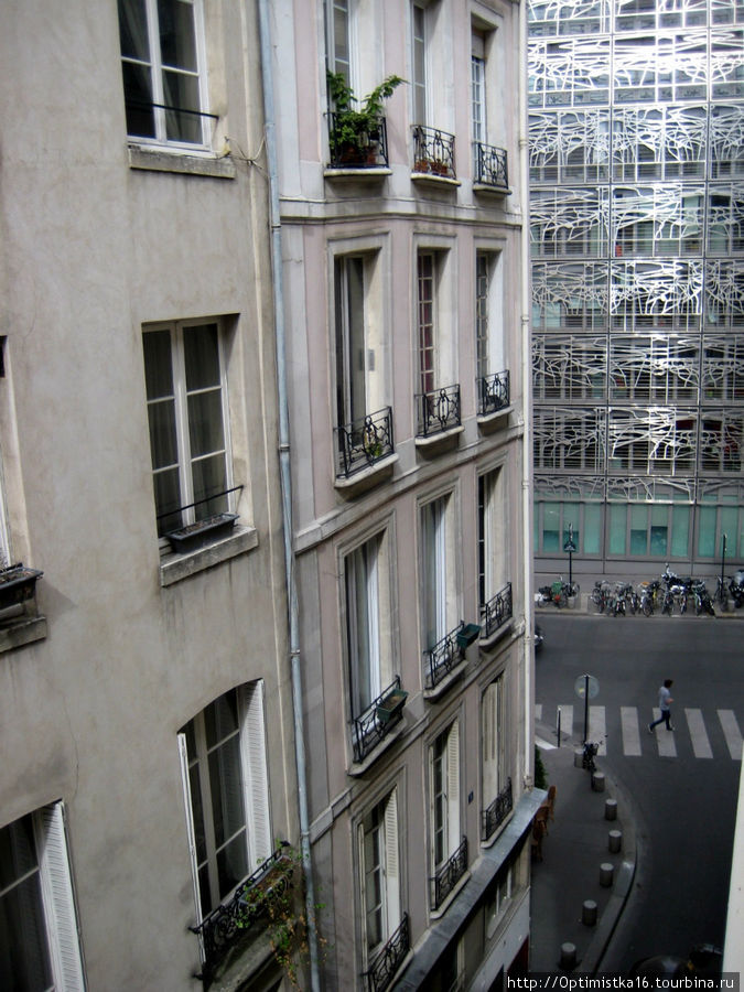 Вид из окна нашего номера Париж, Франция