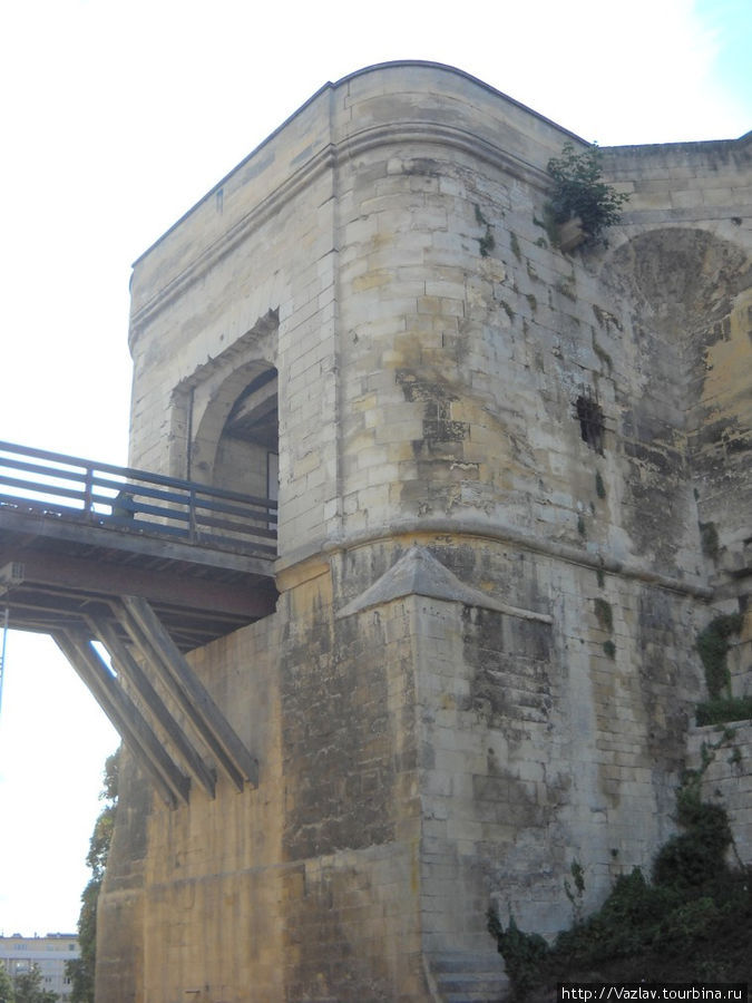 Подвесной мост Кан, Франция