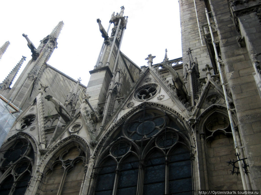 Вокруг да около собора Парижской Богоматери. И внутри него. Париж, Франция