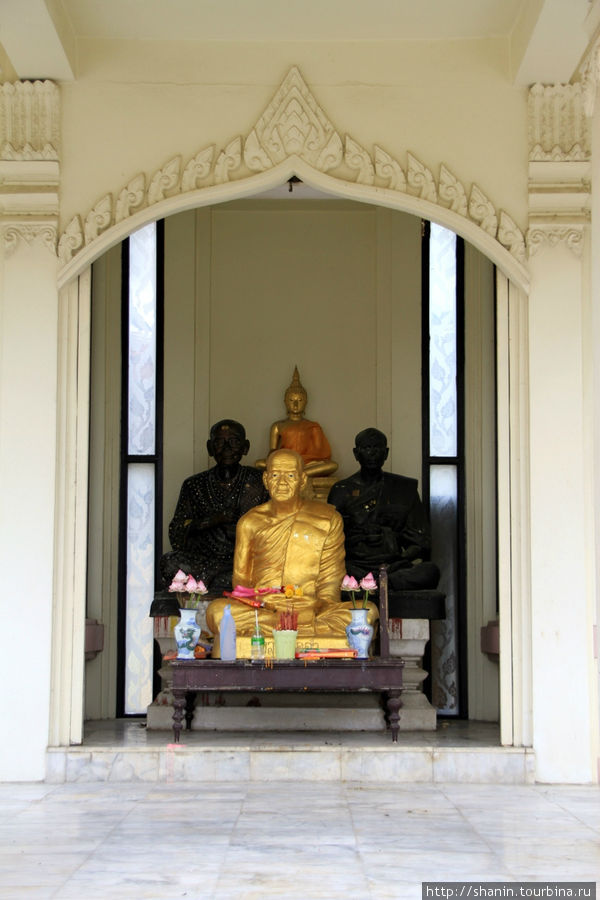 Золотой монах и Будды, Ват Вонг Кхонг в Аюттхае Аюттхая, Таиланд