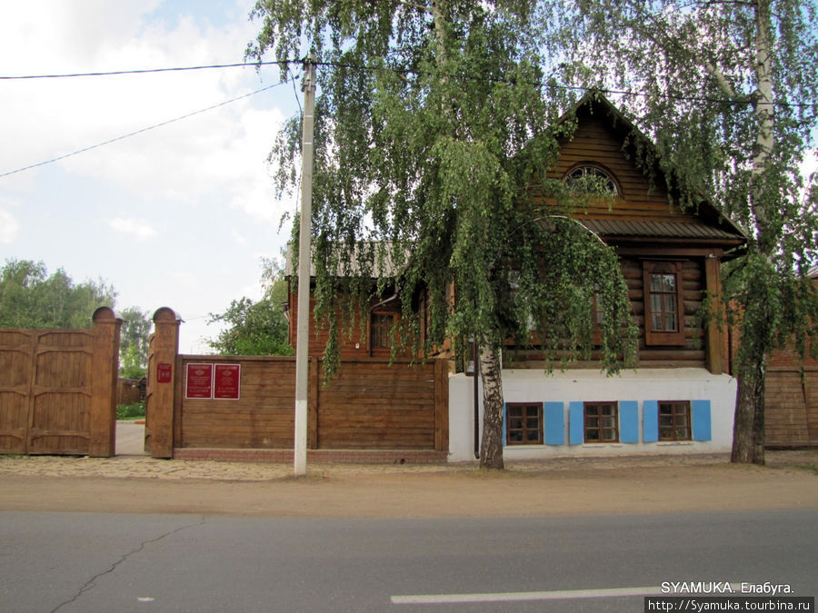 Музей-усадьба Н. А. Дуровой. 

В этом доме кавалерист-девица проживала с 1841 по 1866 год. Елабуга, Россия