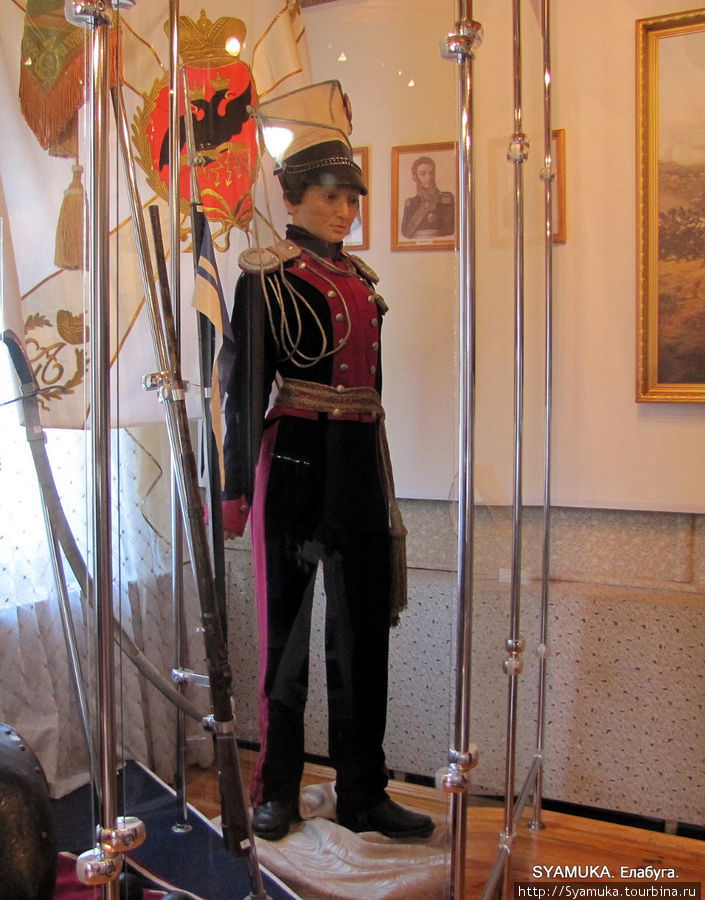 Восковая фигура Н. А. Дуровой в форме поручика Литовского уланского полка.