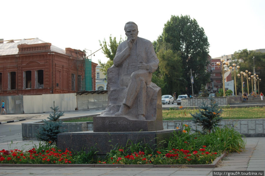 Памятник К.А.Федину