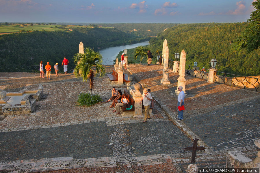 Altos De Chavon - город художников Альтос-де-Чавон, Доминиканская Республика