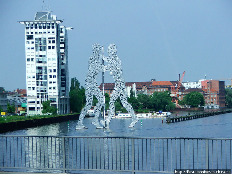 Скульптура из консервных банок Берлин, Германия