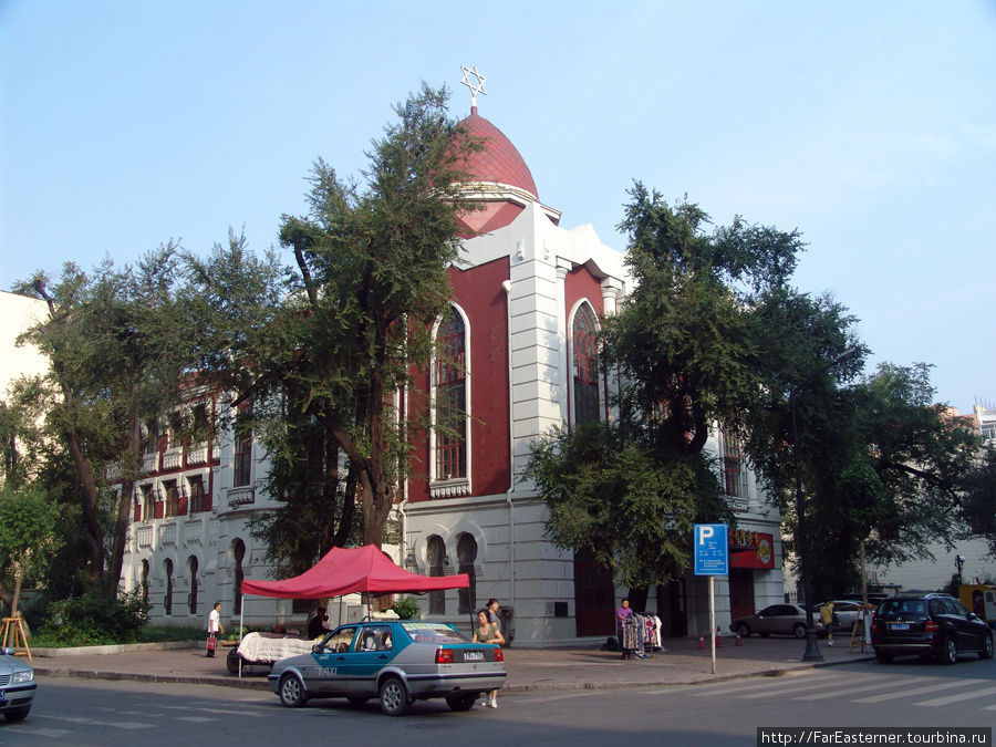 Утро в парке имени Сталина на набережной Харбина Харбин, Китай