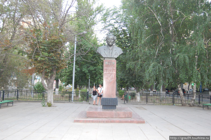 Памятник Н.В.Цицину