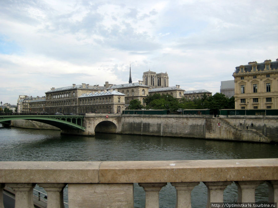Сена, мосты, набережные, кораблики и замочки без ключиков... Париж, Франция