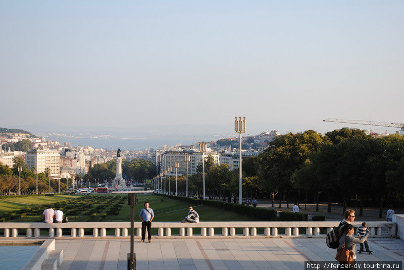 Очень сложно сделать фото, чтобы в него не попала стрела крана) Лиссабон, Португалия