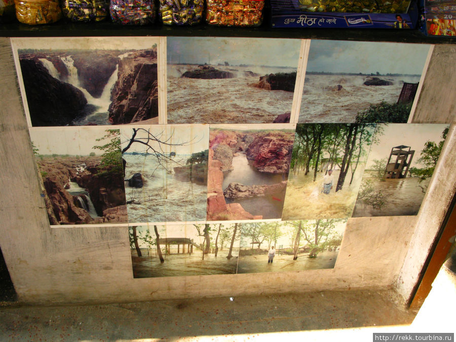 Нам предъявляют фотографии этого места. Мощь воды, по-видимому, потрясающая Каджурахо, Индия