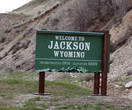 Добро пожаловать в Джексон, щит на въезде со стороны Йеллоустоуна