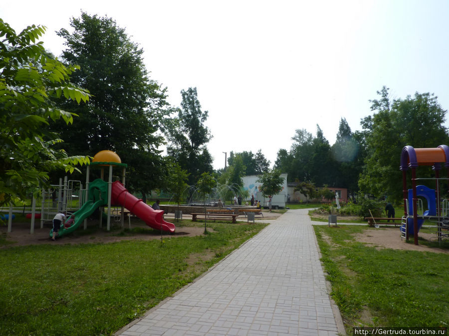 Детская площадка в сквере. Городок, Беларусь