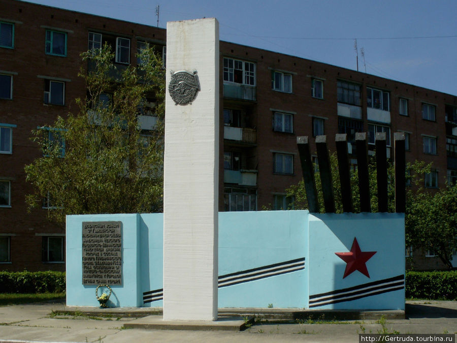 Памятник — воинам 2-й гвардейской Краснознамённой ордена Александра Невского Городокско-Берлинской миномётной дивизии.