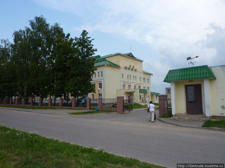 Вход на территорию районной больницы. Городок, Беларусь