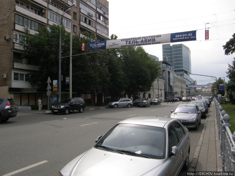 Чётная сторона бульвара. Москва, Россия