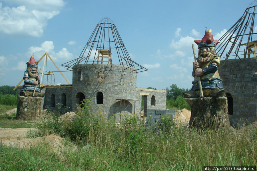 строят въезд в один и поселков Серпухов, Россия